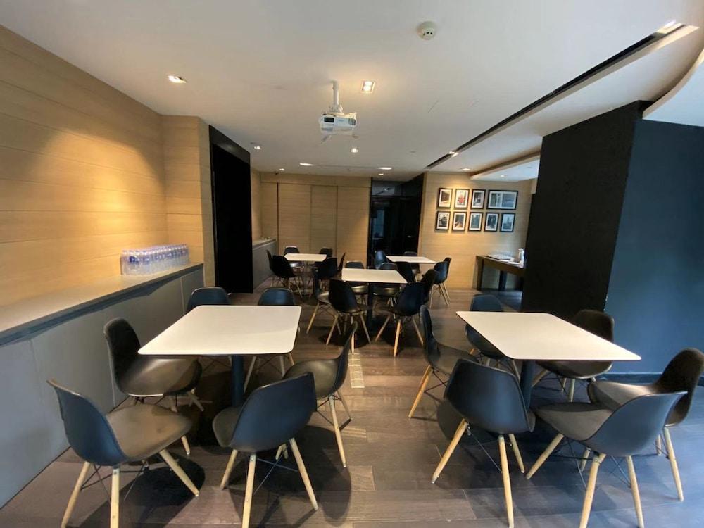 Aparthotel Citadines South 4*